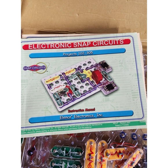 Electronic Snap Circuits Set SC-300 With Manuals by Elenco  tested - Picture 2 of 15